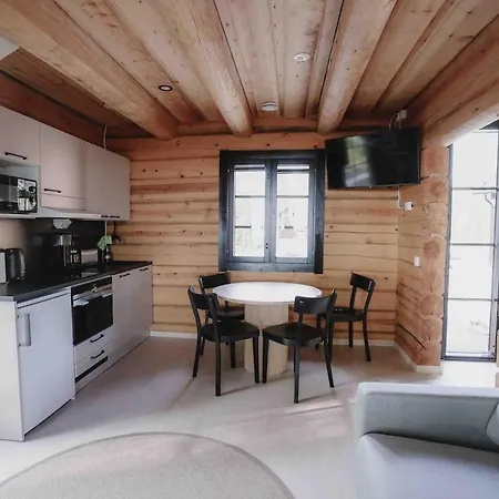 Iisland Usva, Seaside House With Sauna And Jacuzzi Сasa de vacaciones