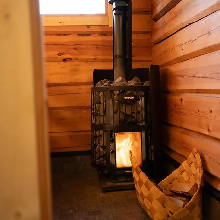 Iisland Usva, Seaside House With Sauna And Jacuzzi Сasa de vacaciones *