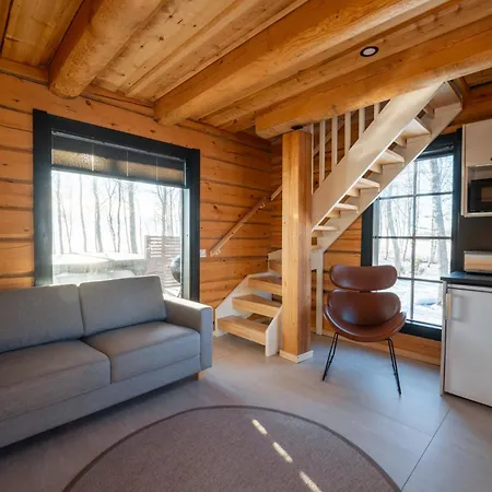 Iisland Usva, Seaside House With Sauna And Jacuzzi Сasa de vacaciones *