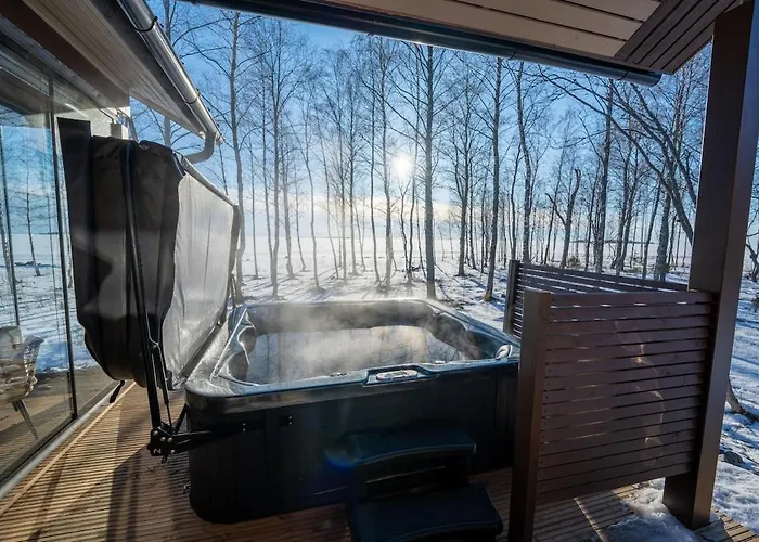 Iisland Usva, Seaside House With Sauna And Jacuzzi 度假居 伊镇