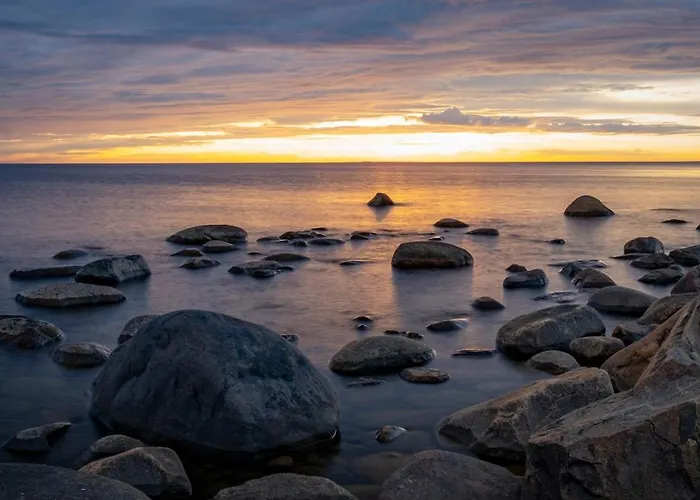 Iisland Usva, Seaside House With Sauna And Jacuzzi 度假居 伊镇